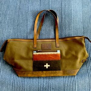 EUC Pendleton weekender bag
